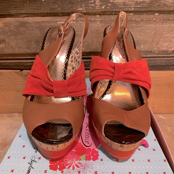 NEW! Poetic License Ocean Platform Heel in Orange and Tan - Picture 4 of 9